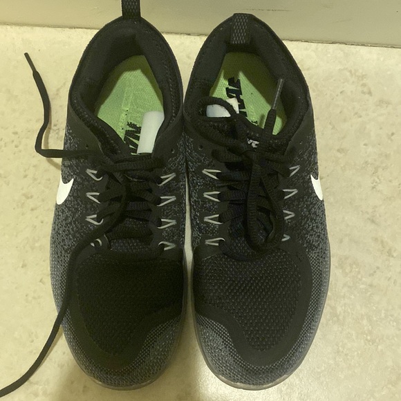 Pre-loved Nike free run - Picture 2 of 5